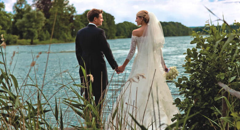 Pure romance: weddings by the lake near Berlin in the Stober estate